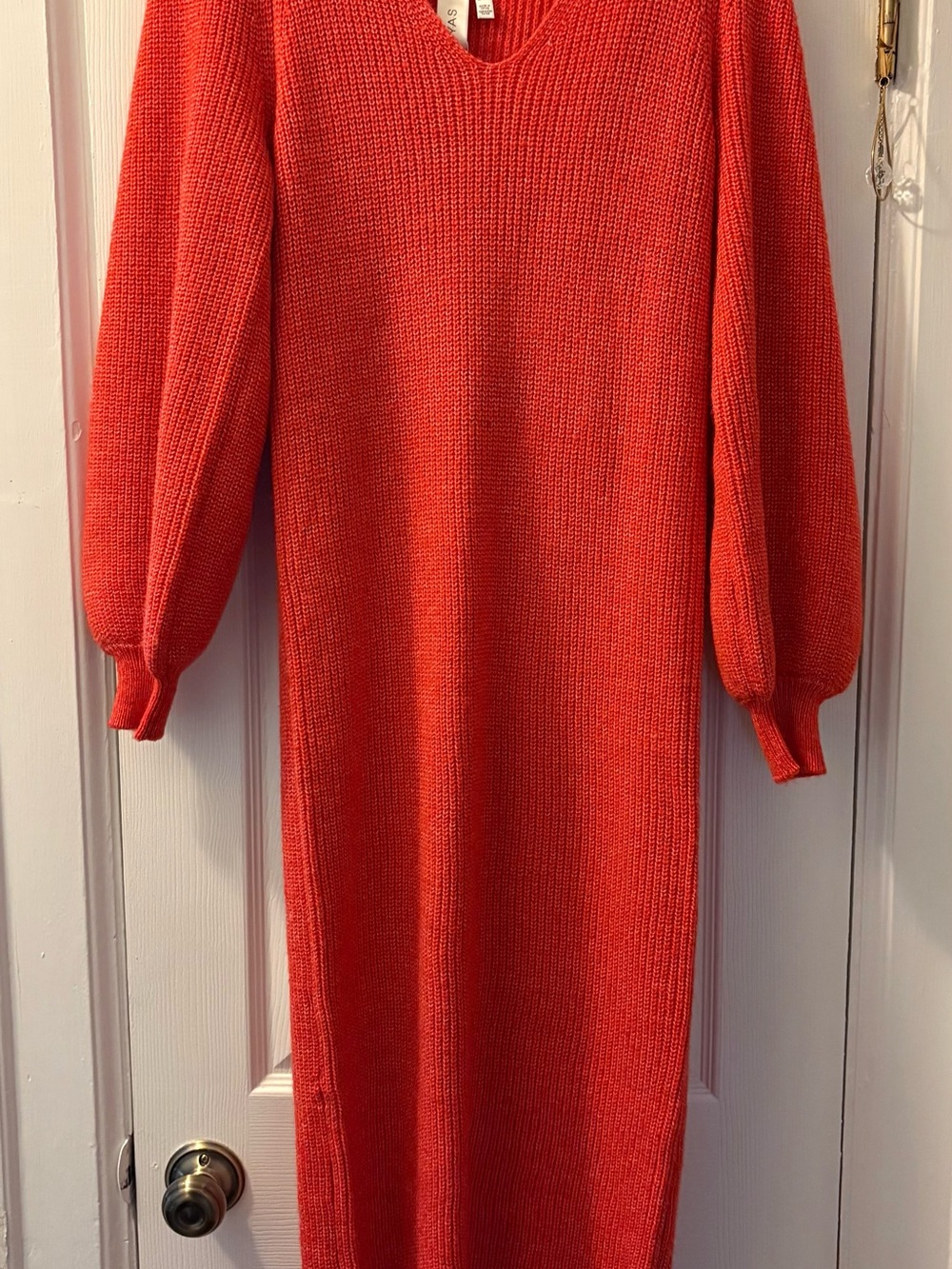 Y.A.S. Exclusive v-neck knitted midis dress in red